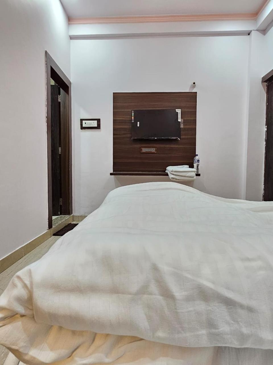 Shri Krishna Divine Dham Hotel Mathura Eksteriør billede