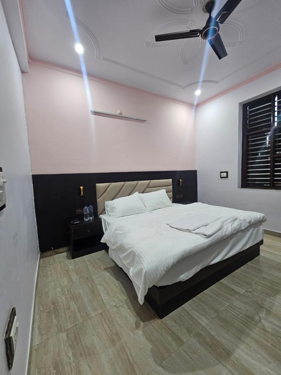 Shri Krishna Divine Dham Hotel Mathura Eksteriør billede