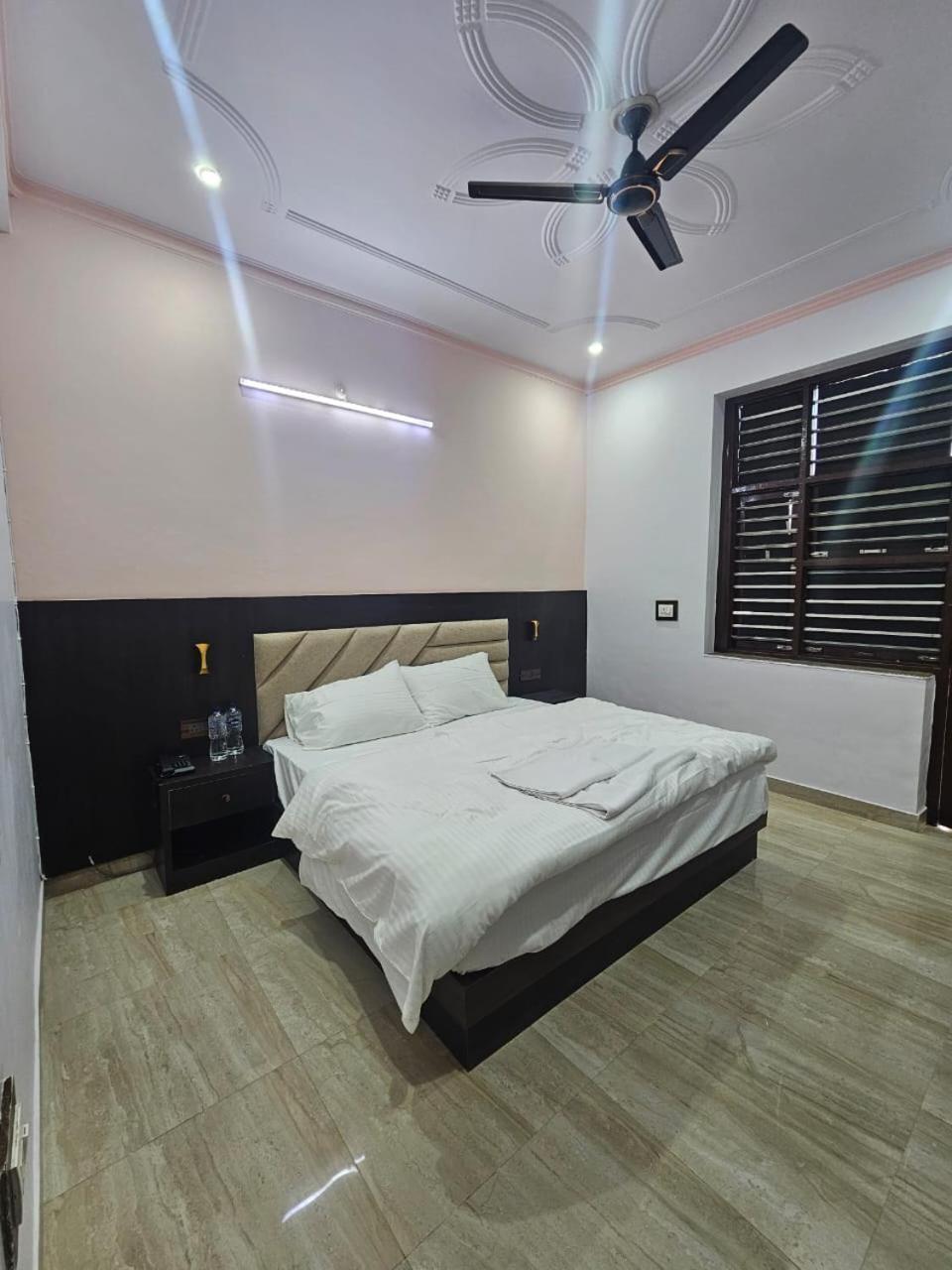 Shri Krishna Divine Dham Hotel Mathura Eksteriør billede