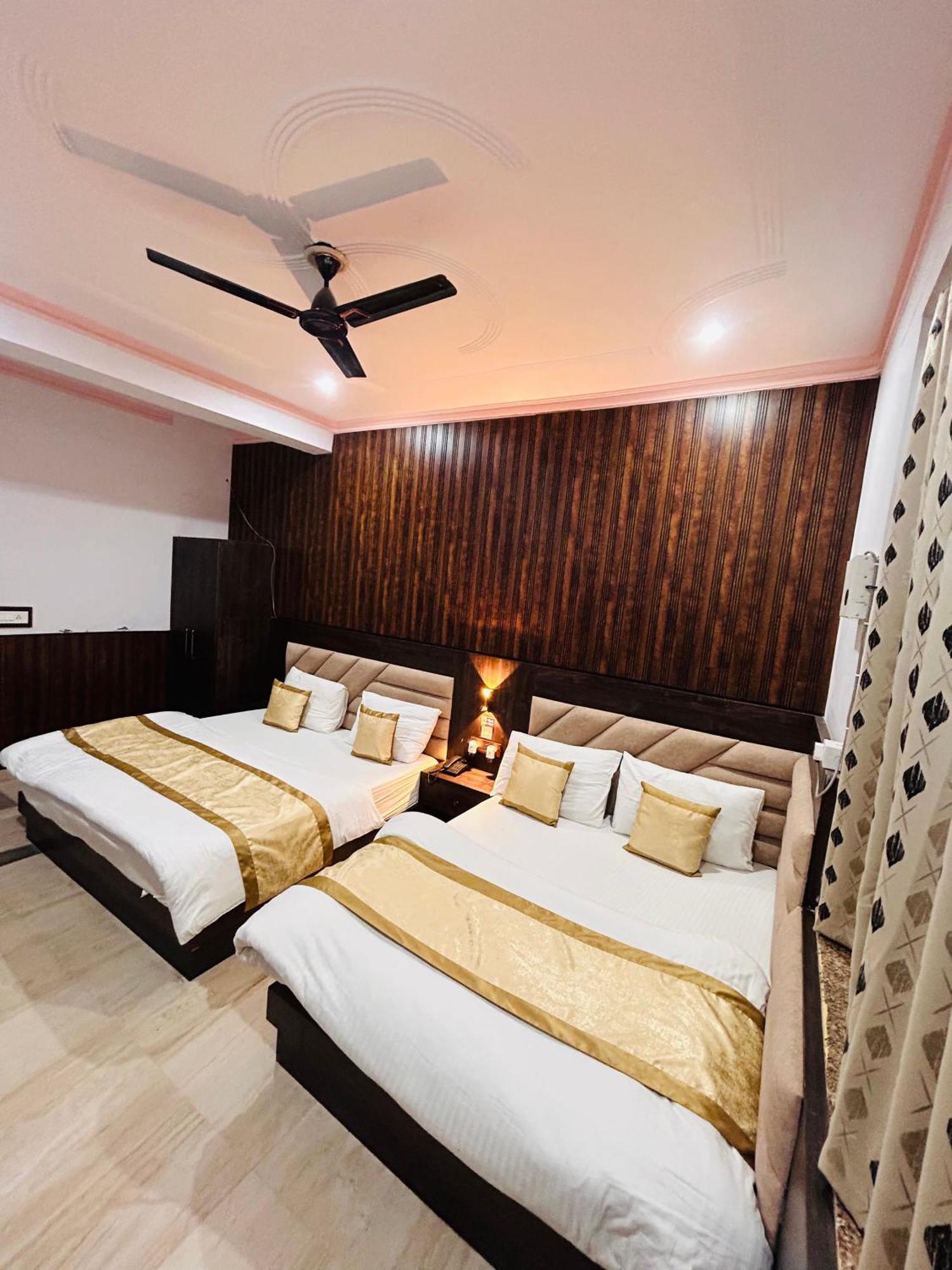 Shri Krishna Divine Dham Hotel Mathura Eksteriør billede