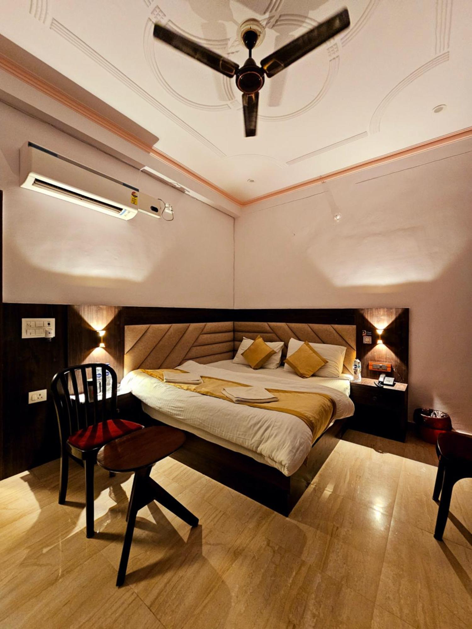 Shri Krishna Divine Dham Hotel Mathura Eksteriør billede