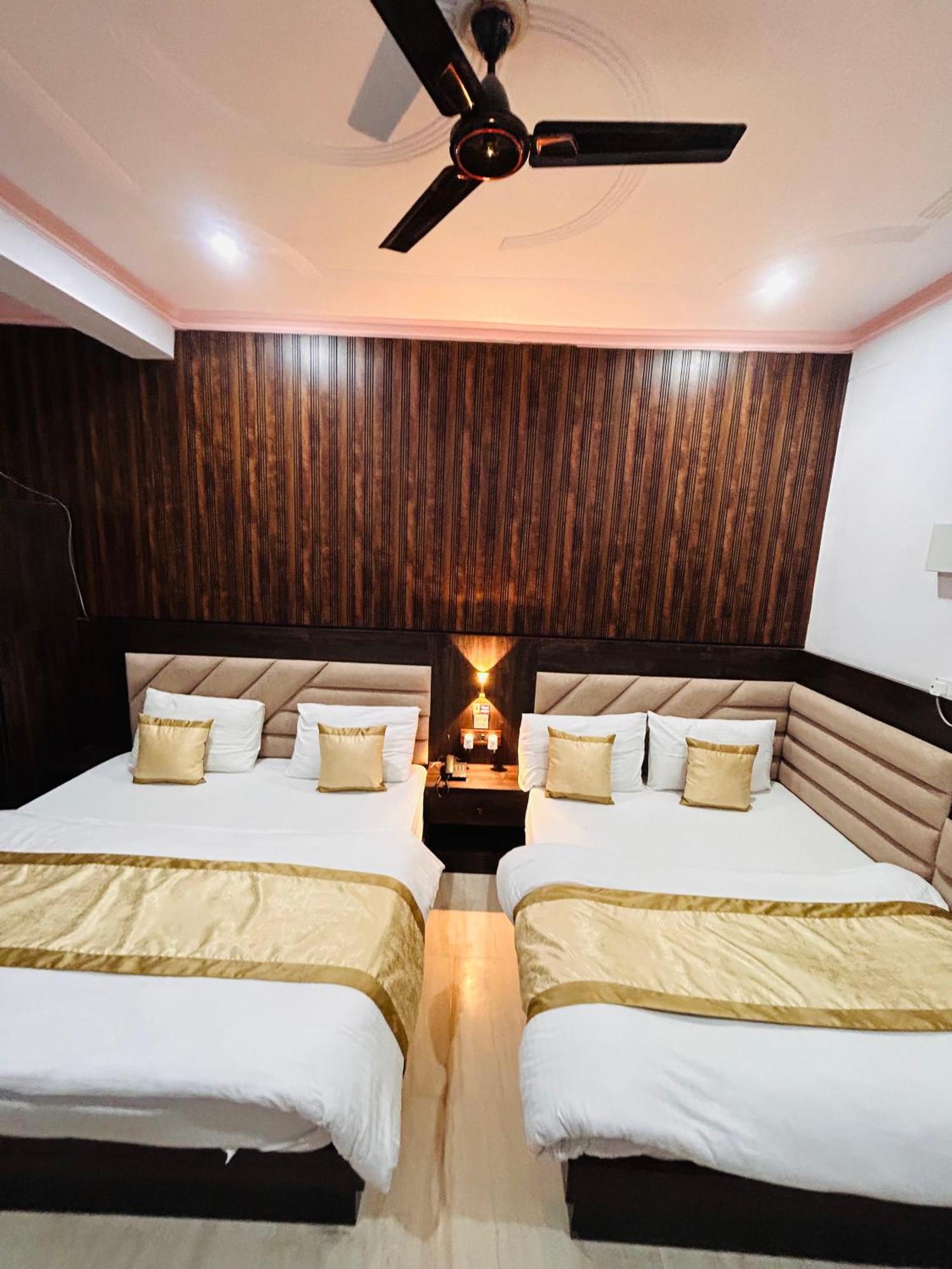 Shri Krishna Divine Dham Hotel Mathura Eksteriør billede
